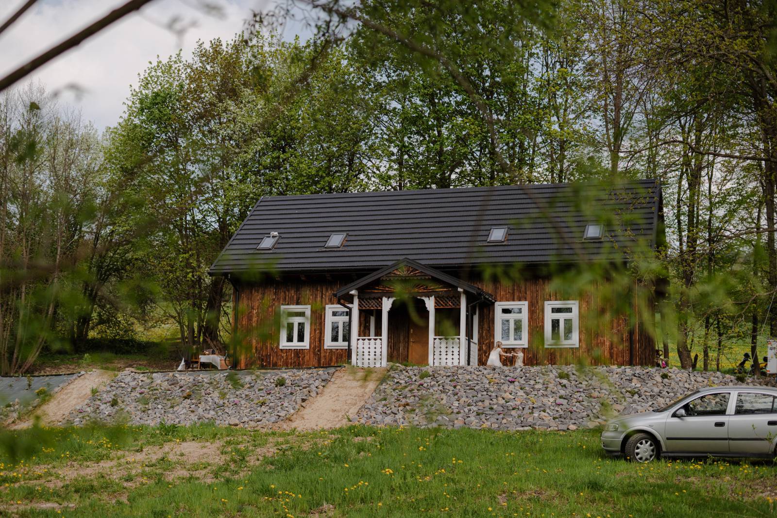 Płachtówka — drewniany domek w górach